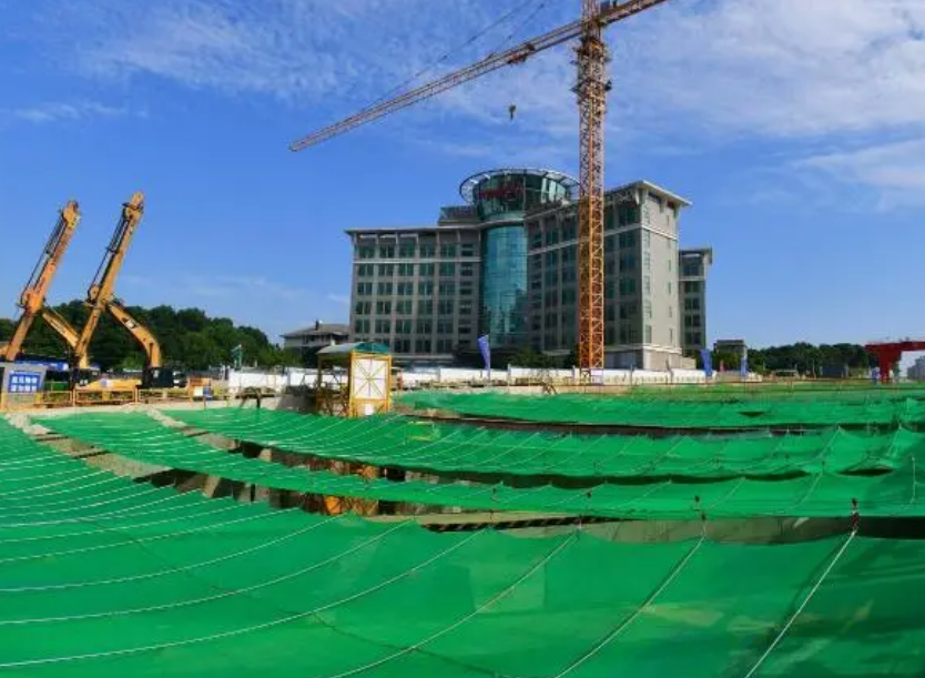 5名儿童进工地戏耍2人溺亡，涉事工地被停工整改！此事究竟是谁之过？