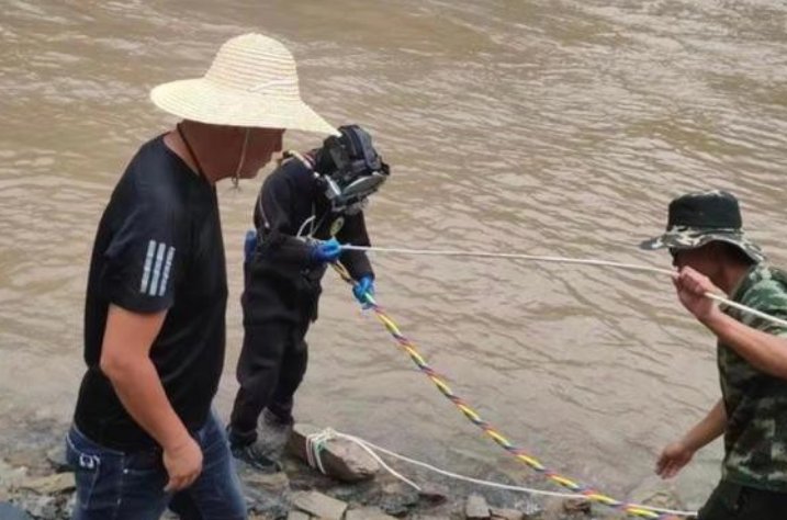 云南坠江女子亲属：家产千万正闹离婚，事件的背后是否另有隐情？