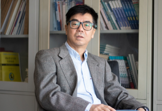 天津一大学学生上课时发现老师是商界大佬，这位老师有多受学生爱戴？