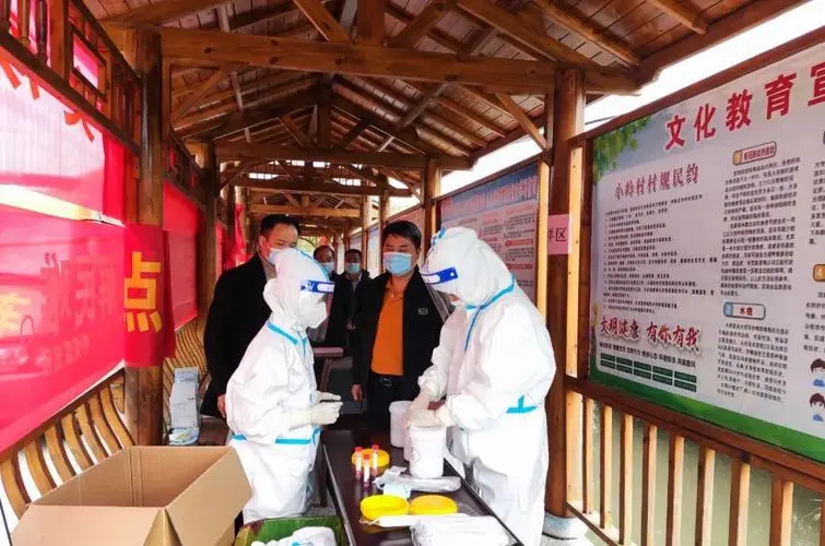 江西贵溪方舱睡水泥地这一消息冲上热搜！当地对此作何回应？