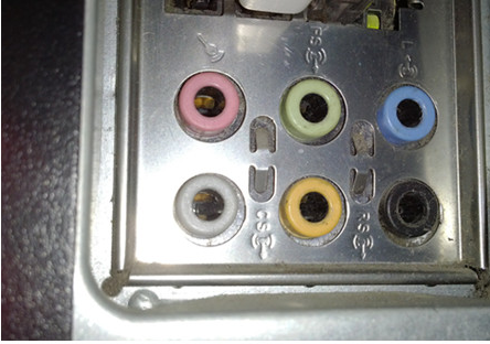 电脑主板后面有几个音频插孔?