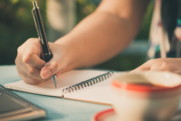 错一道题就插一支笔作文，怎么写？