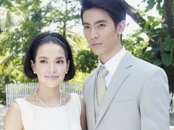 花环夫人中迪拉卢王死于几岁？