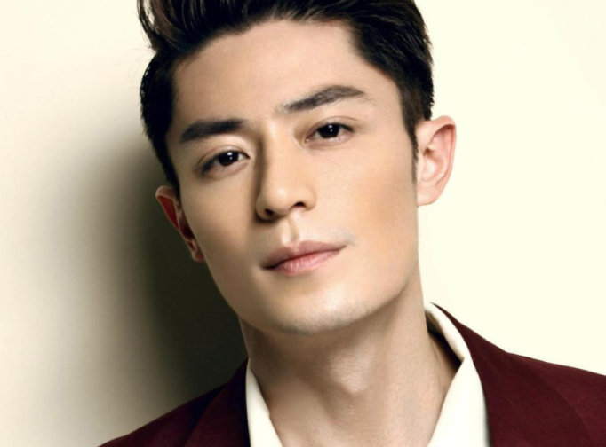 霍建华开豪车和朋友外出喝茶,他现在的状况如何?