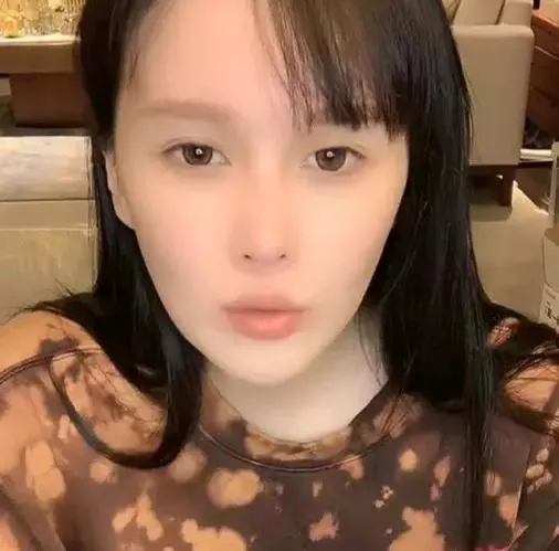 赵本山女儿自曝父亲出资为自己买房,她没有能力自己买房吗?