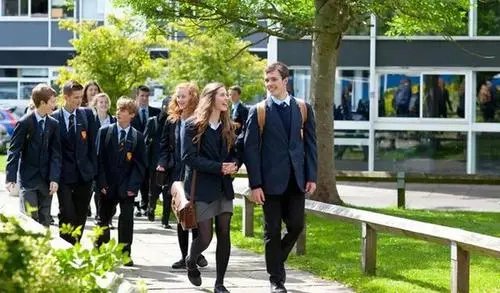 耶鲁毕业生回国做教育实验被质疑，为什么会被质疑？