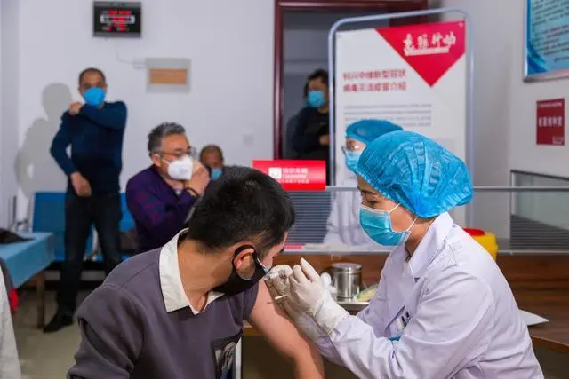 没钱交房租，上海男子欲翻墙送外卖，疫情给人们的生活带来了哪些影响？