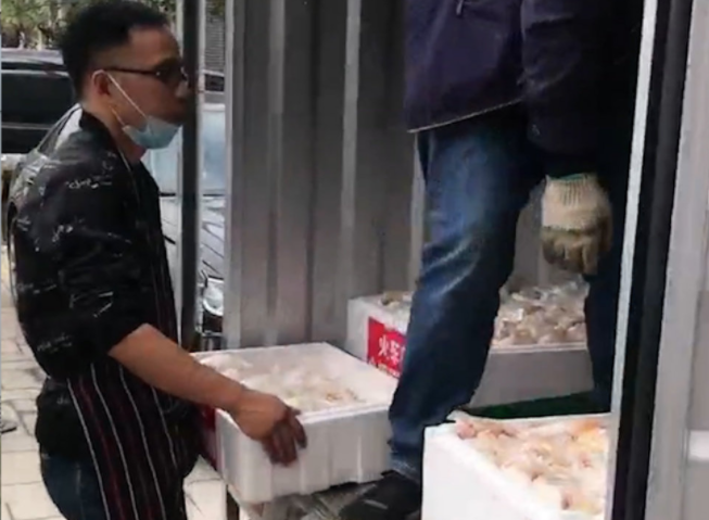 山西一饭馆老板凌晨3点起做1000个肉夹馍抗洪,这家店的举动有多暖心?