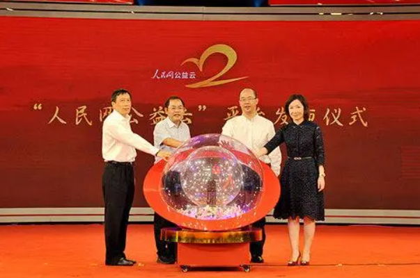 “用他的大句号撞击我的小括号”出自哪里？