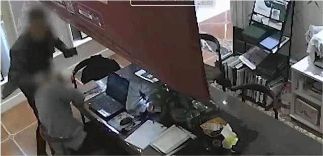 跳槽被前老板扇耳光,如果是你,你会如何维护自己的权益?