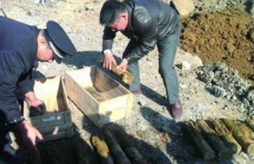 一村民家门口挖出16枚炮弹，会不会还有爆炸的风险？