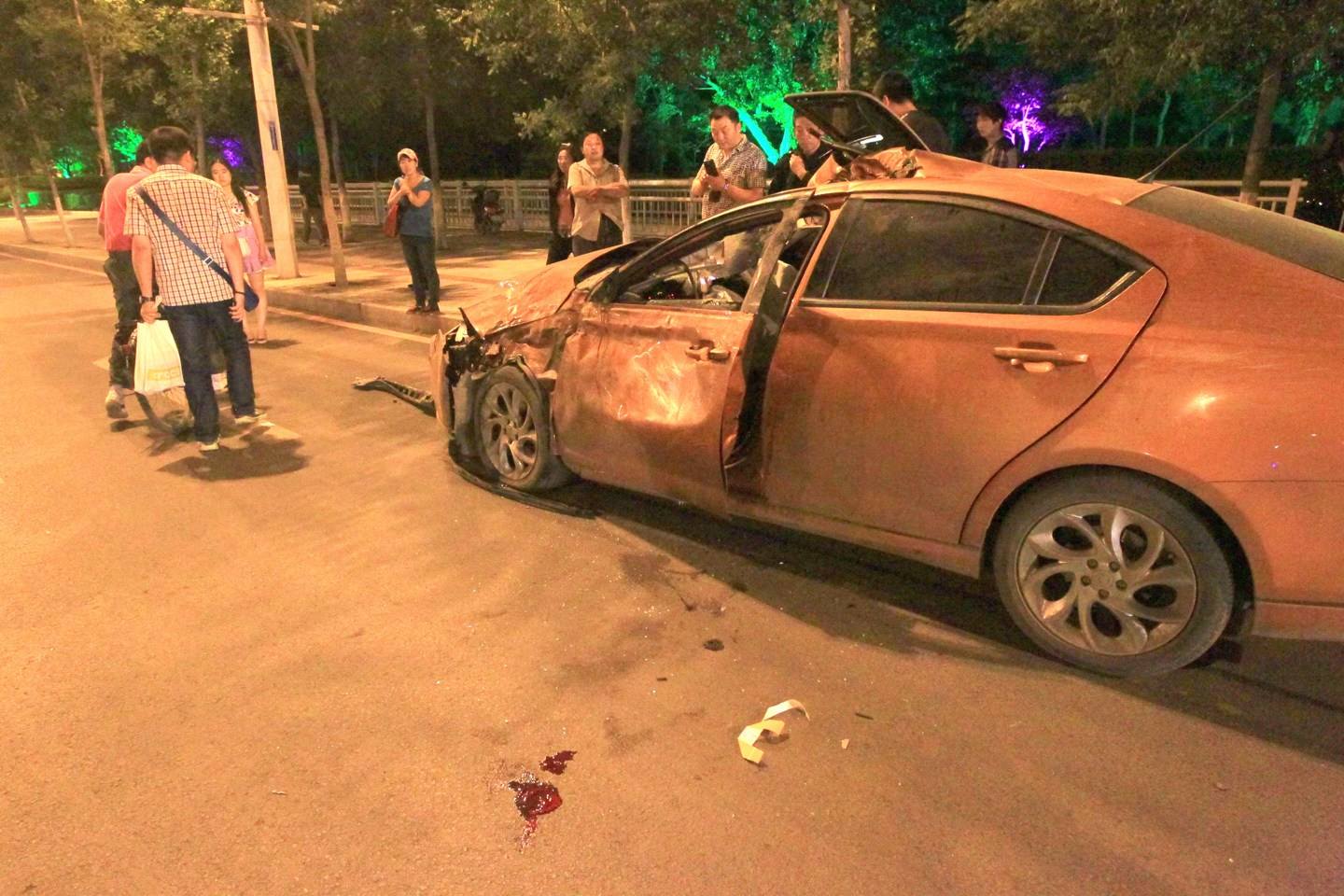 白岩松评豪车恶意别车事件,拘留者是否得到教训?