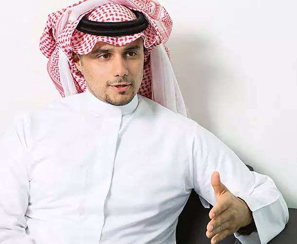 沙特王子买下雨中摆摊商贩所有商品，他为何这么做？