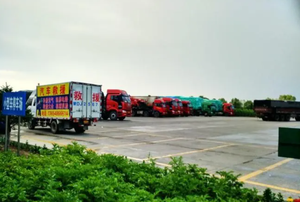 吉林一货车司机被指在高速服务区死亡，涉事服务区经历对此事作何态度？