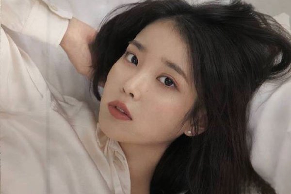 iu李知恩为什么被叫公交车字母婊 关于银赫的手滑事件是什么