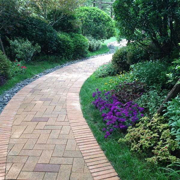 四川一小区绿化带发现男尸,究竟是怎么回事?