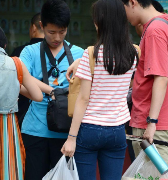 网友说穿肉色衣服需谨慎，肉色衣服可能会造成什么误会？