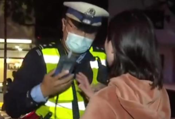 公安称女司机醉驾被查提yuwei与公安系统同音领导无关,对此你怎么看?