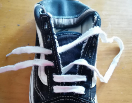 求exo六空鞋鞋带系法最好有图，要一直脚上面的！！！！