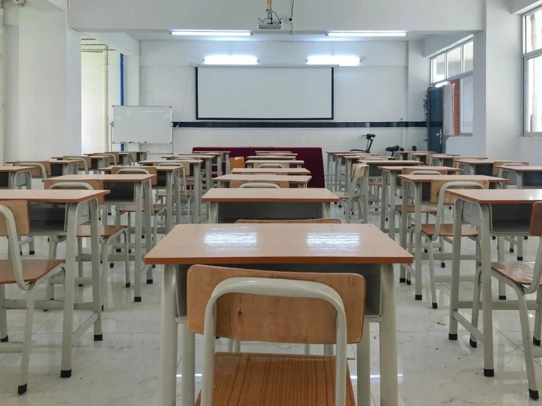 北京2所学校采取封闭管理,这背后的原因是什么?