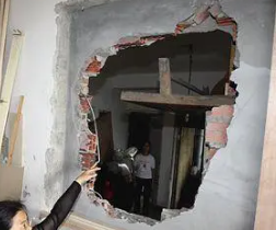 杭州女子新房阁楼墙遭邻居砸穿:想共用,邻居的这个提议可行吗?