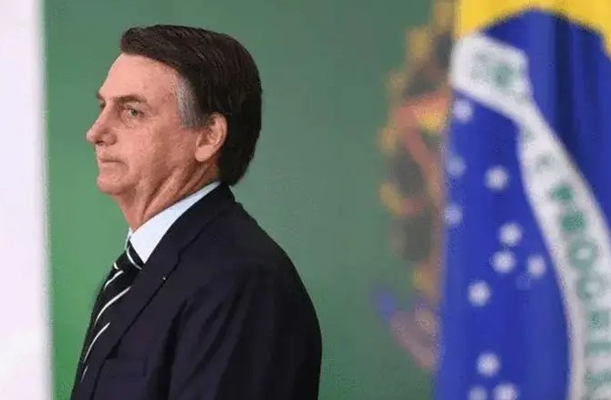 巴西官员宴席上中枪，瞬间掏枪反杀，凶手的作案动机是什么？