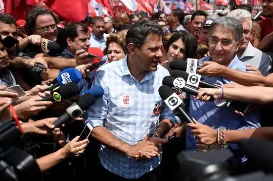 巴西官员宴席上中枪，瞬间掏枪反杀，凶手的作案动机是什么？