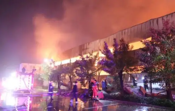 安阳火灾失联者儿子:七旬母亲刚到公司上班十多天，现如今其状况如何？