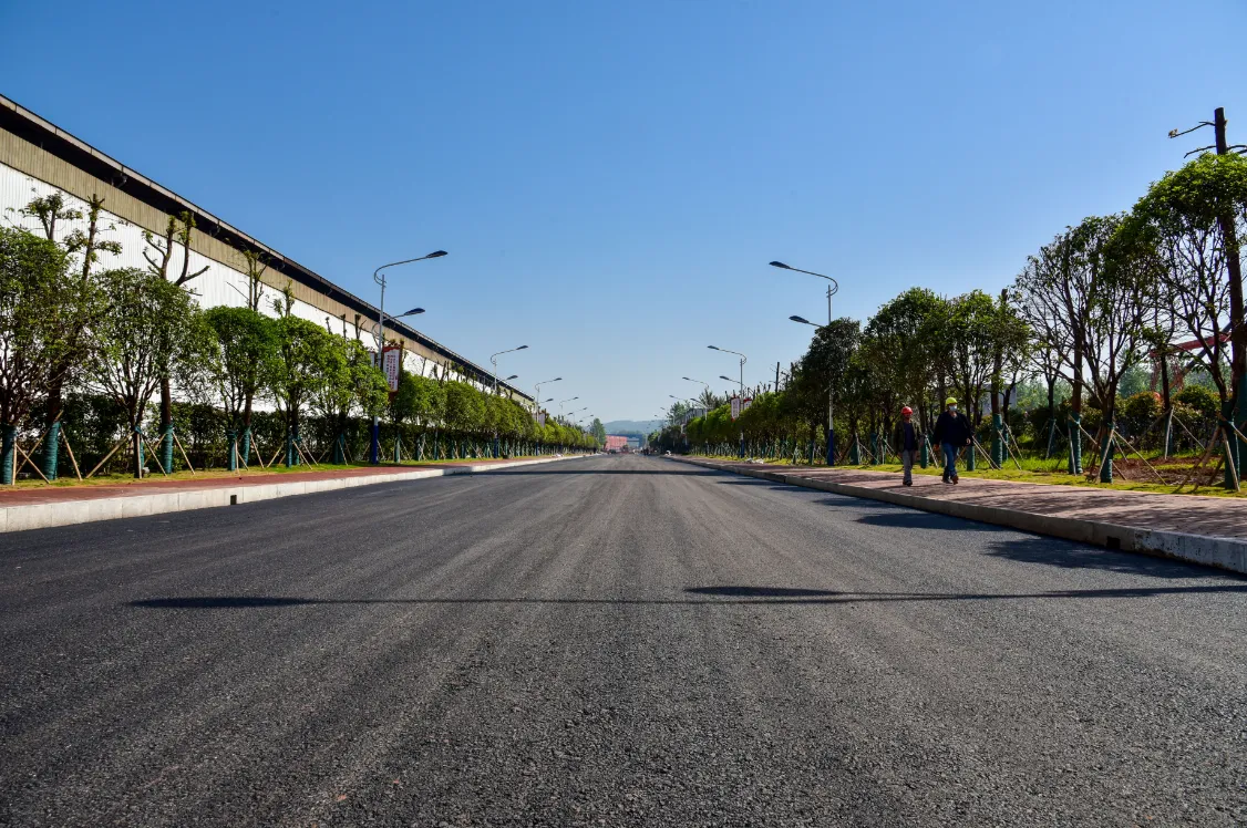 西班牙多地拆除沥青“回归自然”,专家痛批:无知!此举能否改善高温大气?