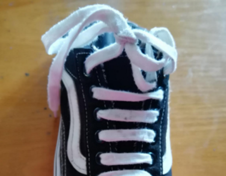 求exo六空鞋鞋带系法最好有图，要一直脚上面的！！！！