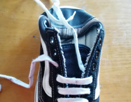 求exo六空鞋鞋带系法最好有图，要一直脚上面的！！！！