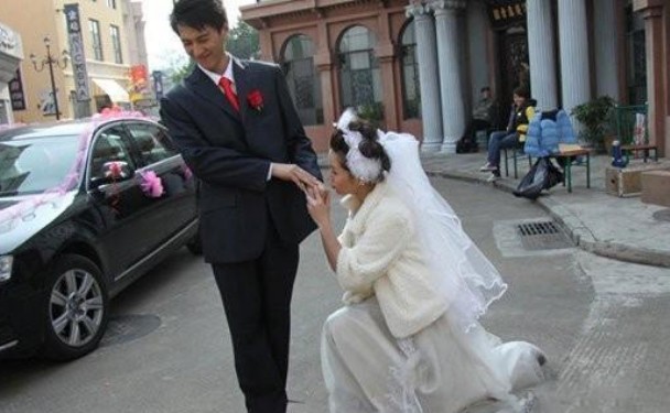 国民男神靳东结婚了吗?