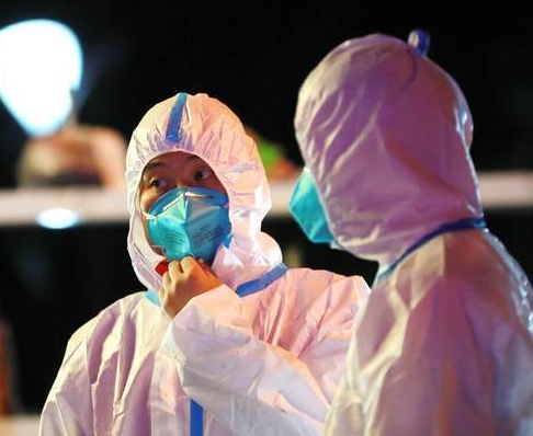 成都17名确诊病例与同一酒吧关联，目前当地防控措施如何？