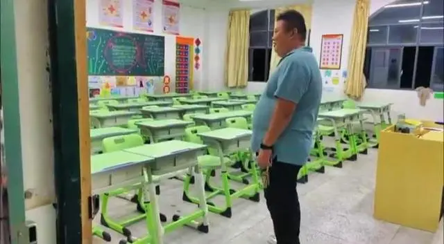 江西一家长花万元更换女儿全班桌椅!教育局回应!你觉得该点赞吗?