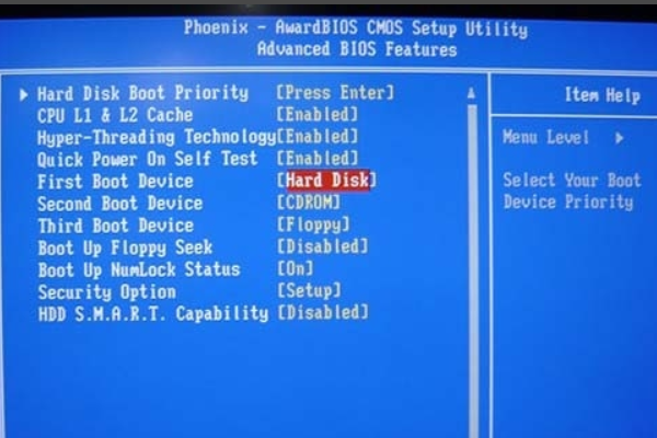 电脑开机时，出现Boot from CD: