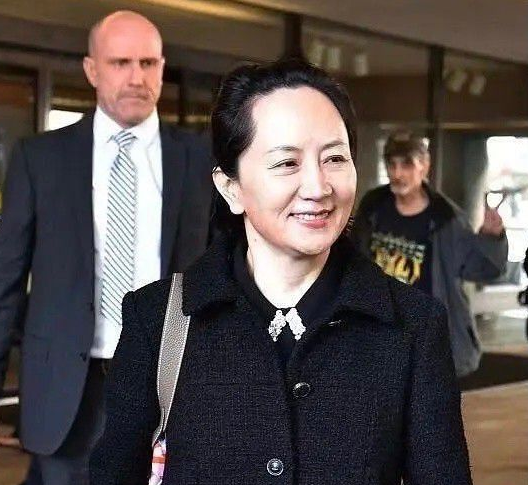 孟晚舟回国后变朴素，游张家界少女心十足，她在生活中有多低调？