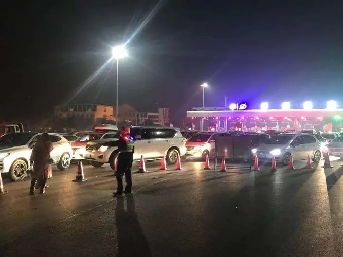 侠客岛评一刀切封控堵路,他都指出了哪些问题?