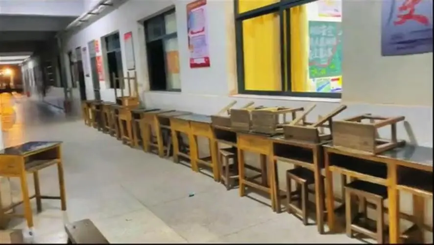 江西一家长花万元更换女儿全班桌椅！教育局回应！你觉得该点赞吗？