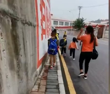 贵州最窄人行道对出行有何影响？