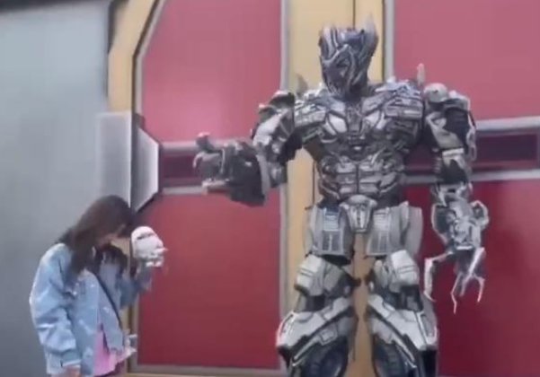 威震天话痨是真人吗？