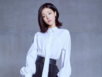 百花奖百花齐放！邓家佳身着复古公主裙，此次造型有给其颜值加分吗？