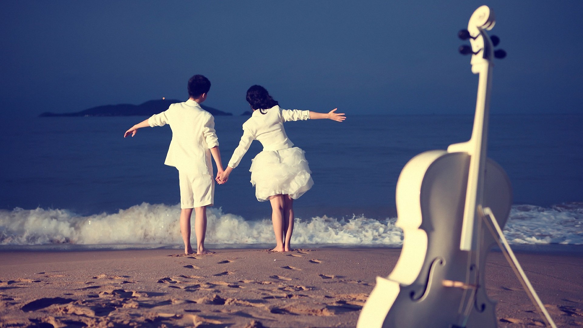 和一个老男人在一起二十年了，给不了你未来还要继续下去吗？