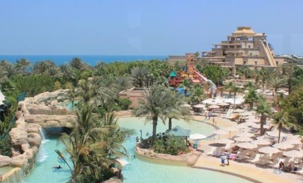 两只手指怎么体验水上乐园