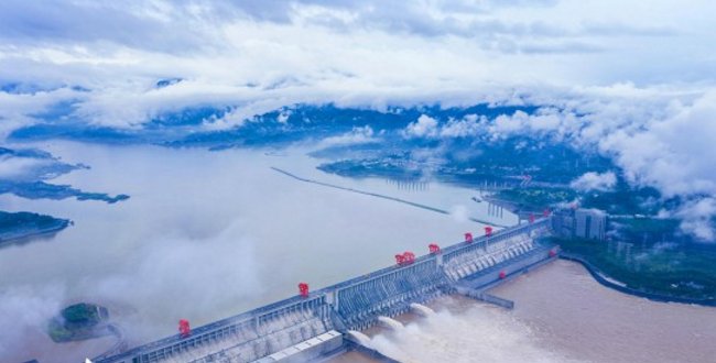 三峡大坝为什么开启三个泄洪孔？