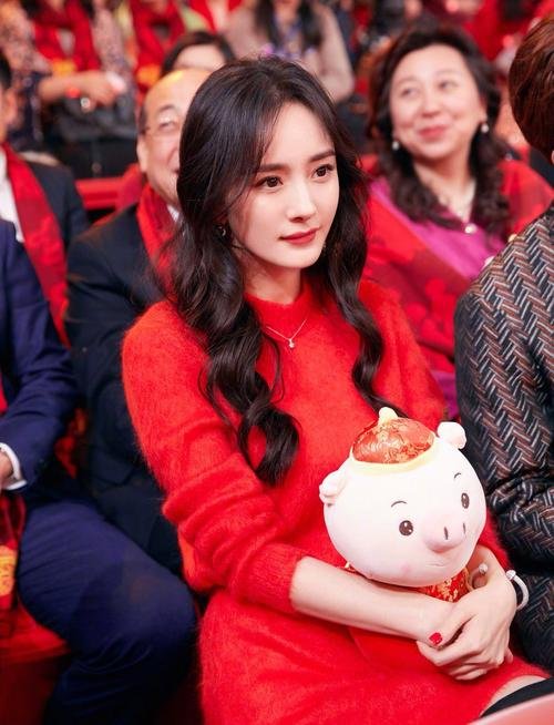 杨幂、金晨、李沁过于养眼，你对她们仨有什么看法？