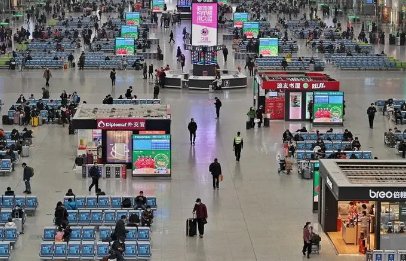 那些滞留在上海虹桥站的人,只想回家,这一画面有多让人感到心酸?