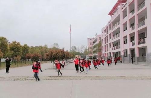 江苏常州一小学学生紧急撤离，发生什么事情了吗？