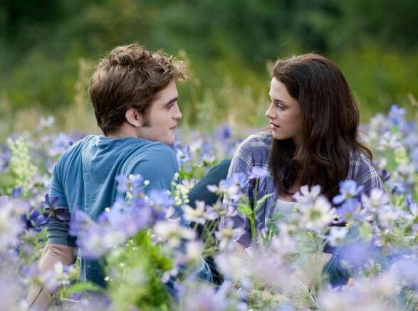 暮光之城男女主角现实中在一起了吗