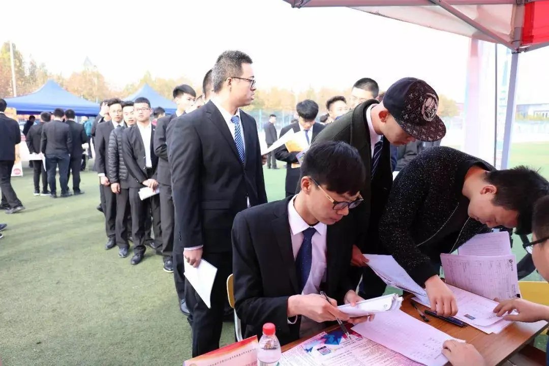 超七成00后不再迷恋大厂,造成这一现象的原因有哪些?