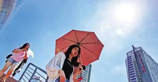 局地40℃!13省区市将现高温天气，今年的气温为何如此炎热？